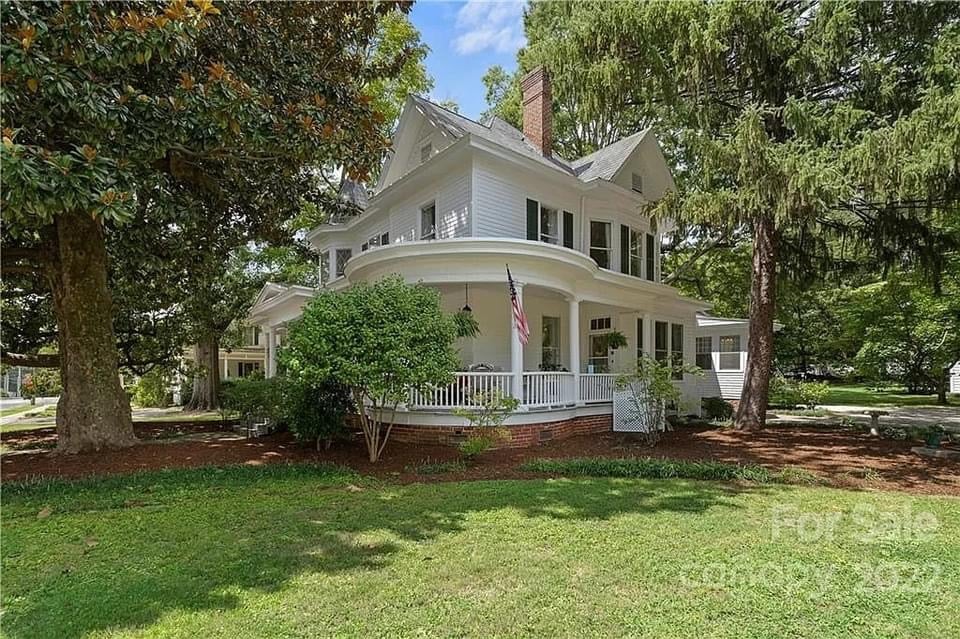 1728929965_860_1903-CP-McNeely-House-In-Mooresville-North-Carolina-8212-Captivating.jpeg