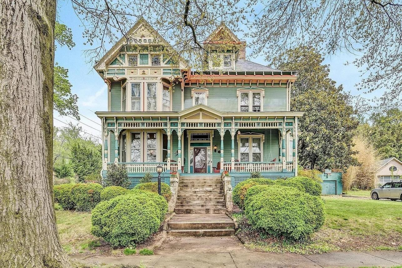 1728930376_797_1889-Victorian-In-Salem-Virginia-8212-Captivating-Houses.jpeg