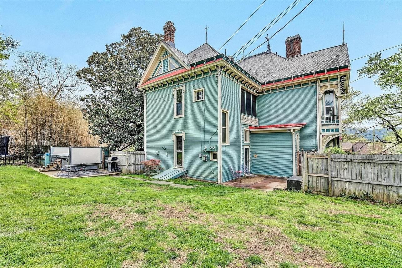 1728930412_735_1889-Victorian-In-Salem-Virginia-8212-Captivating-Houses.jpeg