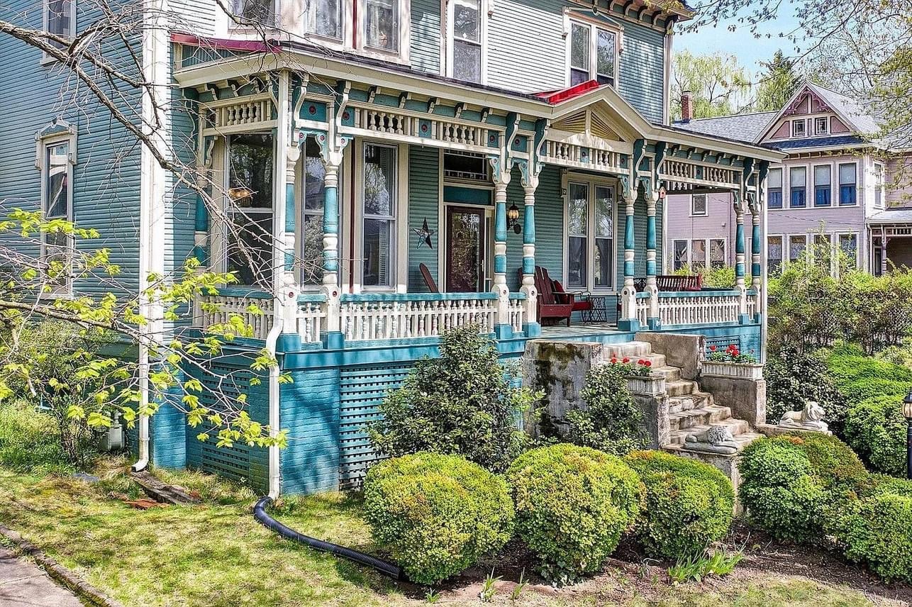 1728930416_77_1889-Victorian-In-Salem-Virginia-8212-Captivating-Houses.jpeg