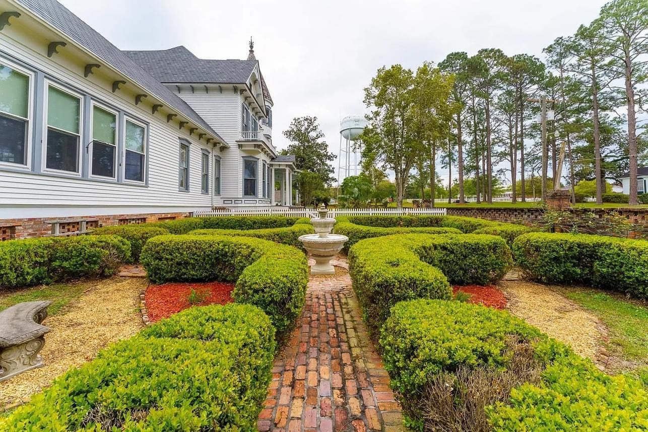 1728932549_411_1895-Victorian-In-Quincy-Florida-8212-Captivating-Houses.jpeg