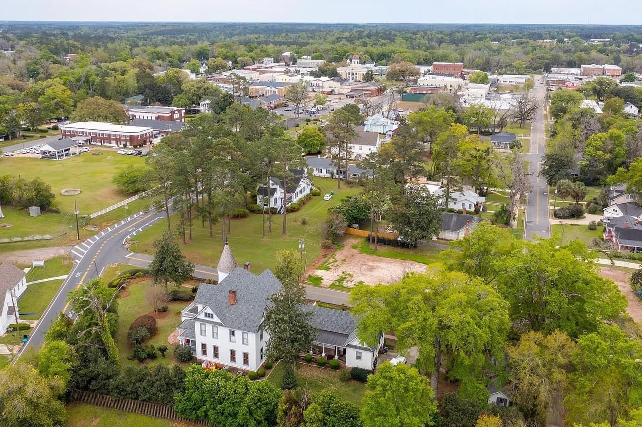 1728932568_695_1895-Victorian-In-Quincy-Florida-8212-Captivating-Houses.jpeg