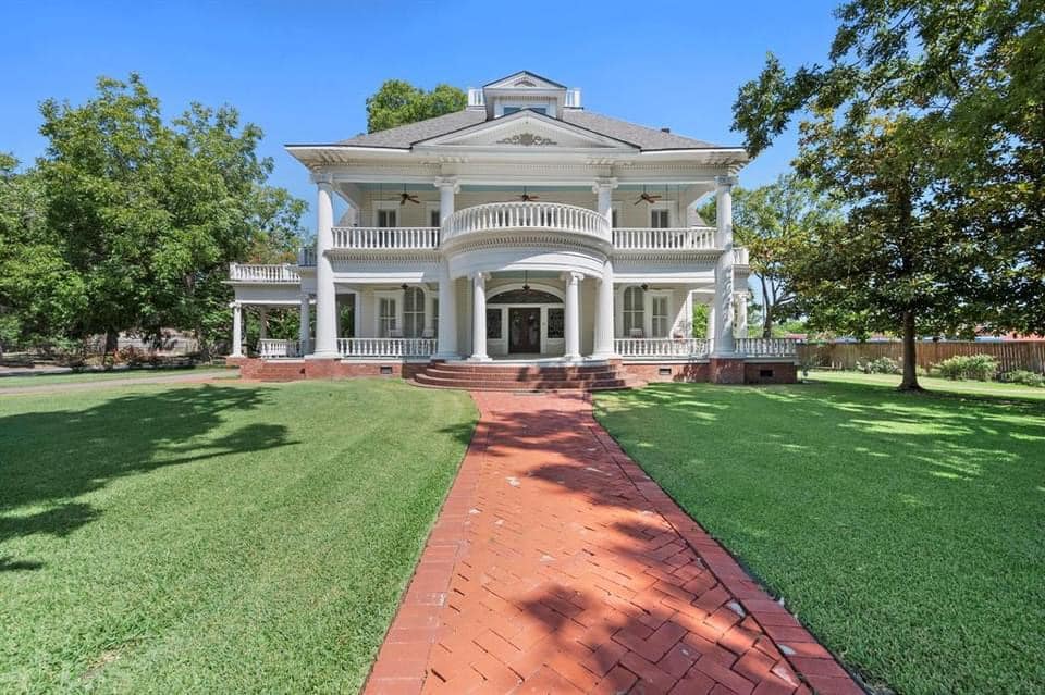 1729008352_597_1890-Halbert-House-For-Sale-In-Corsicana-Texas-8212-Captivating.jpeg