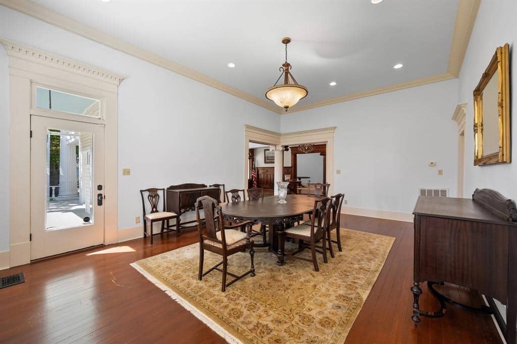 1729008356_14_1890-Halbert-House-For-Sale-In-Corsicana-Texas-8212-Captivating.jpeg