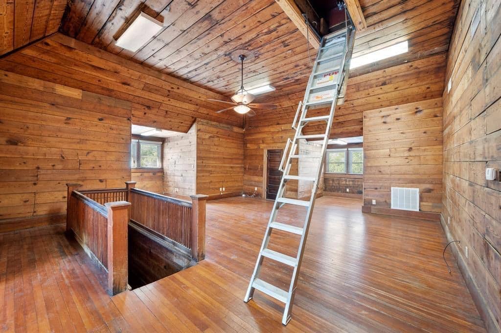 1729008372_200_1890-Halbert-House-For-Sale-In-Corsicana-Texas-8212-Captivating.jpeg