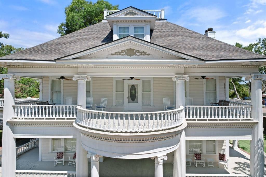 1729008375_911_1890-Halbert-House-For-Sale-In-Corsicana-Texas-8212-Captivating.jpeg