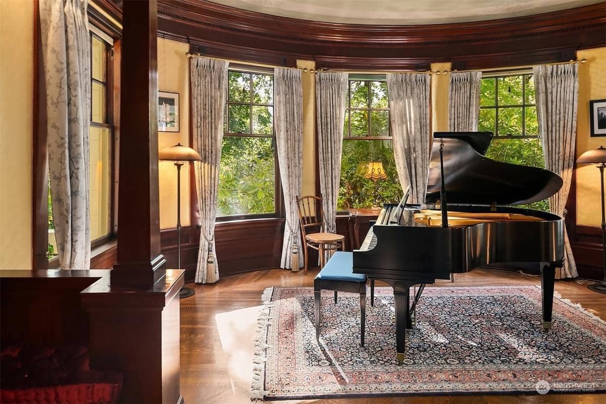 1729008687_248_1909-Neoclassical-For-Sale-In-Seattle-Washington-8212-Captivating-Houses.jpeg
