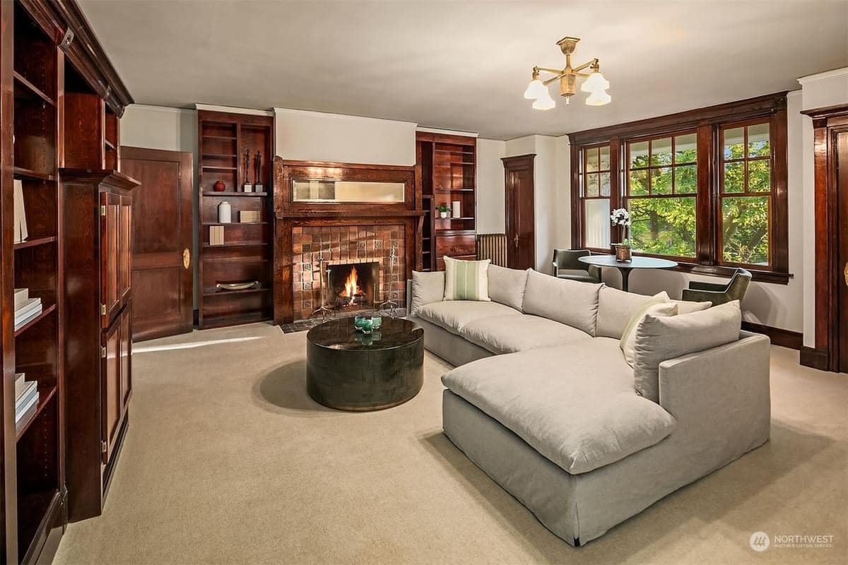 1729008691_155_1909-Neoclassical-For-Sale-In-Seattle-Washington-8212-Captivating-Houses.jpeg