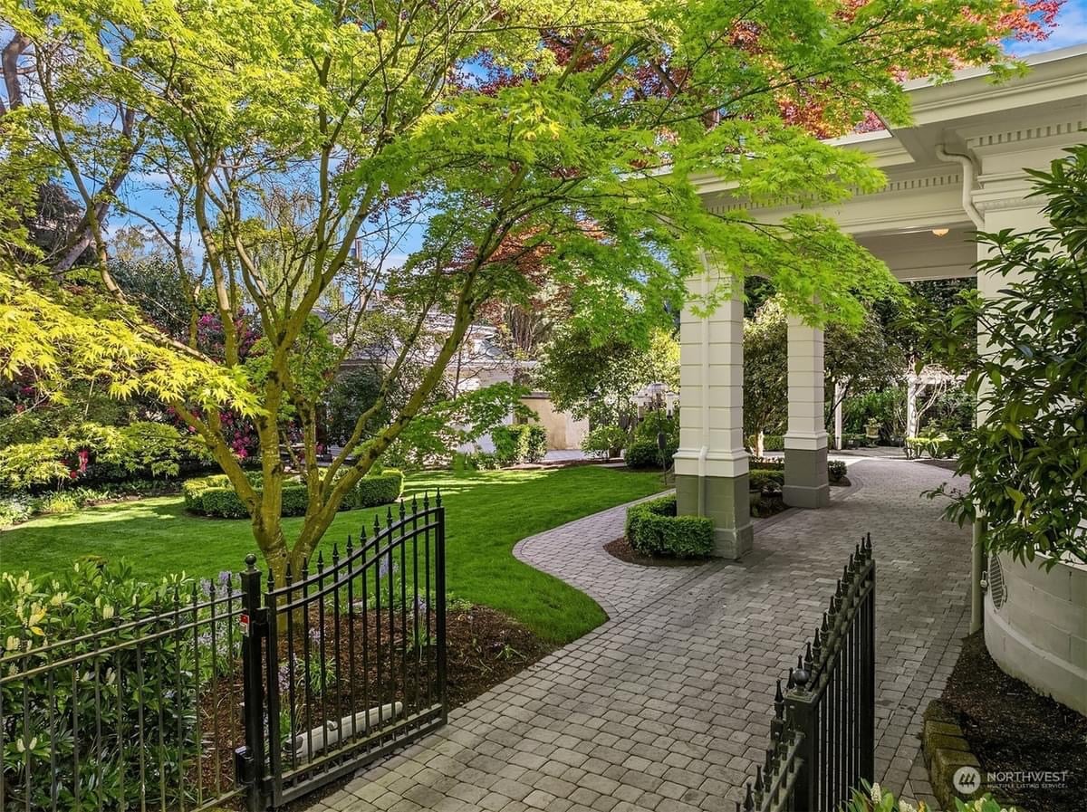 1729008697_317_1909-Neoclassical-For-Sale-In-Seattle-Washington-8212-Captivating-Houses.jpeg