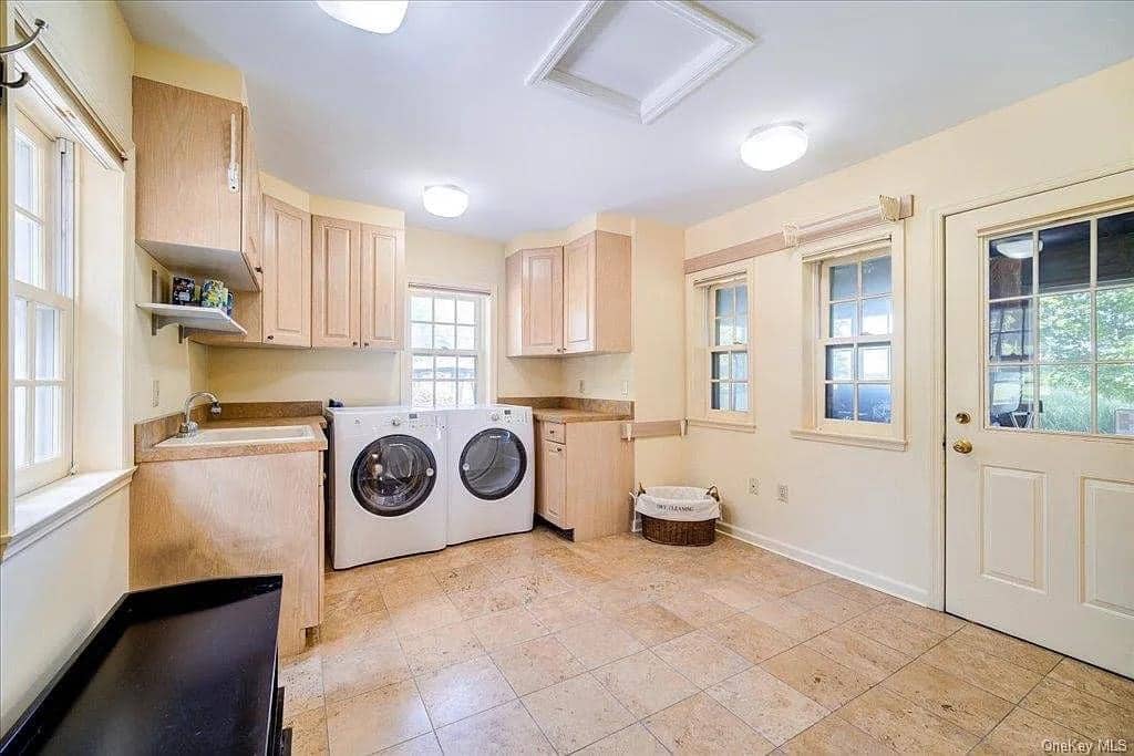 1729009041_628_1856-Mansion-For-Sale-In-Newburgh-New-York-8212-Captivating.jpeg