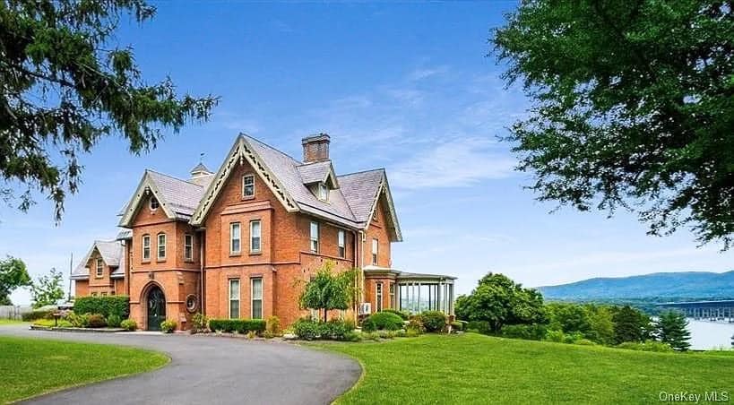 1729009051_355_1856-Mansion-For-Sale-In-Newburgh-New-York-8212-Captivating.jpeg