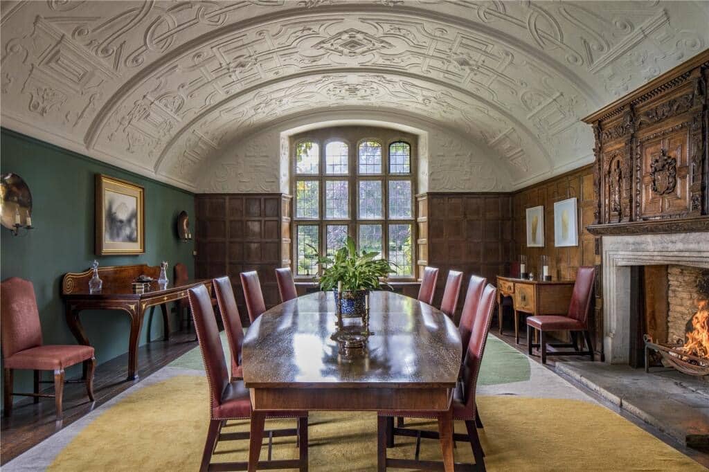 1729009394_485_1800-Edgeworth-Manor-For-Sale-In-Gloucestershire-England-8212-Captivating.jpeg
