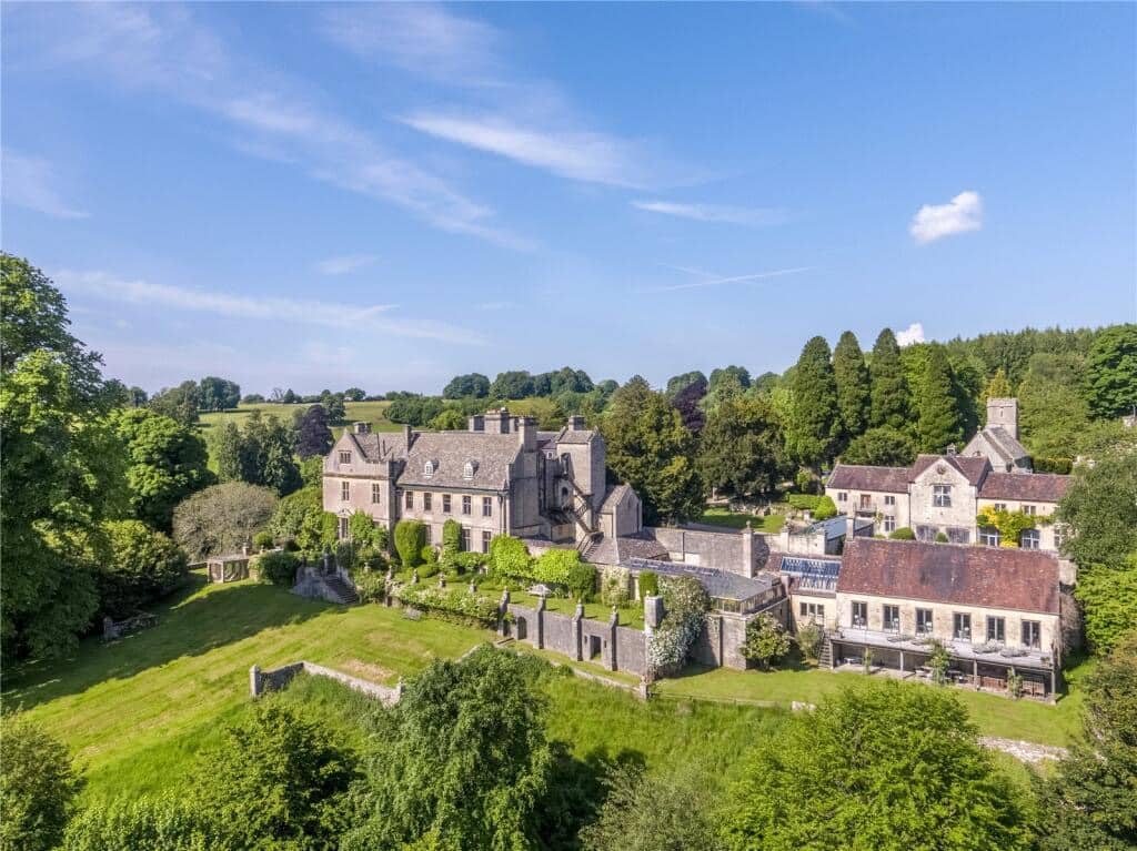 1729009394_587_1800-Edgeworth-Manor-For-Sale-In-Gloucestershire-England-8212-Captivating.jpeg