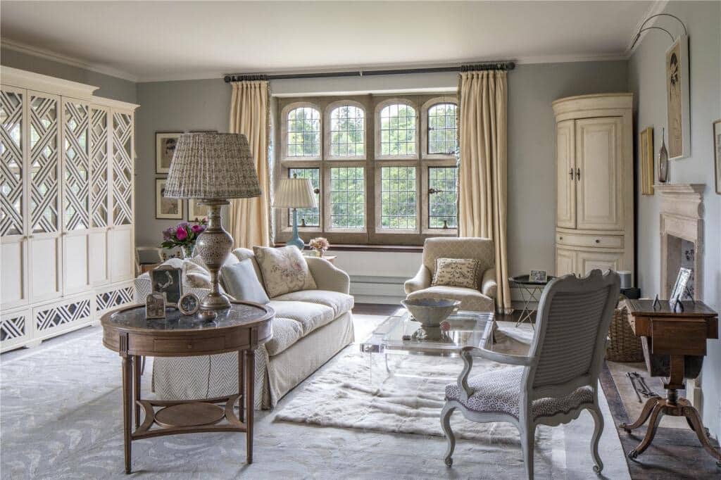 1729009397_274_1800-Edgeworth-Manor-For-Sale-In-Gloucestershire-England-8212-Captivating.jpeg
