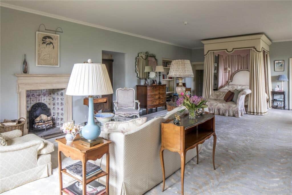 1729009398_259_1800-Edgeworth-Manor-For-Sale-In-Gloucestershire-England-8212-Captivating.jpeg