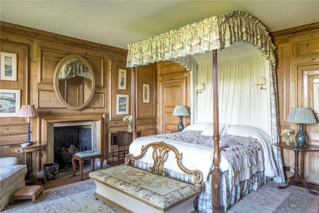 1729009400_814_1800-Edgeworth-Manor-For-Sale-In-Gloucestershire-England-8212-Captivating.jpeg