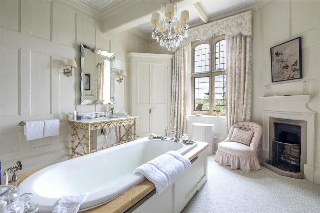 1729009400_840_1800-Edgeworth-Manor-For-Sale-In-Gloucestershire-England-8212-Captivating.jpeg