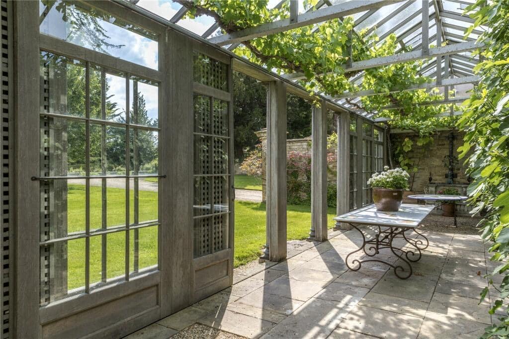 1729009402_812_1800-Edgeworth-Manor-For-Sale-In-Gloucestershire-England-8212-Captivating.jpeg