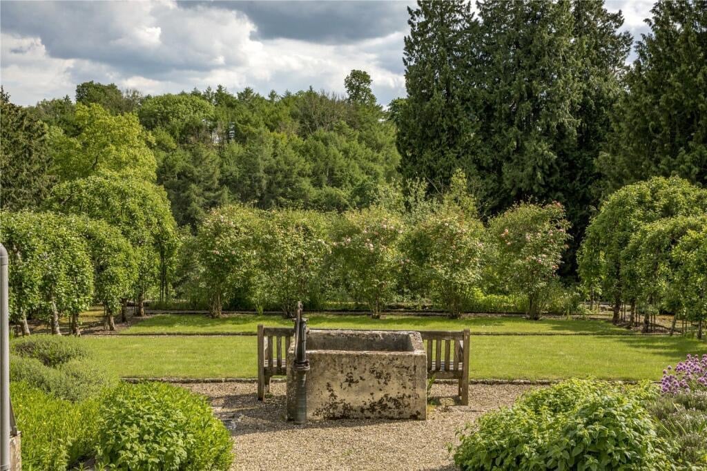 1729009403_365_1800-Edgeworth-Manor-For-Sale-In-Gloucestershire-England-8212-Captivating.jpeg