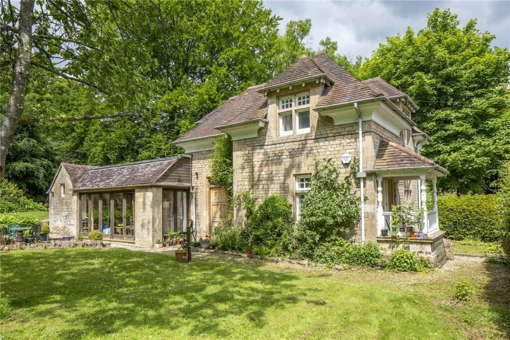 1729009405_505_1800-Edgeworth-Manor-For-Sale-In-Gloucestershire-England-8212-Captivating.jpeg