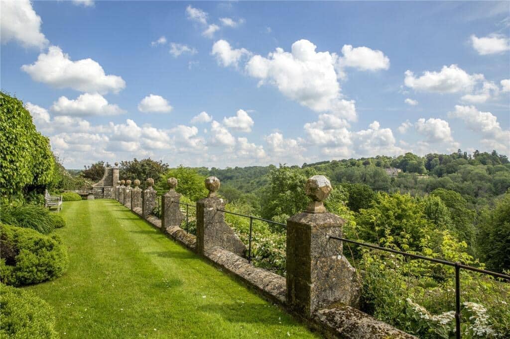 1729009407_206_1800-Edgeworth-Manor-For-Sale-In-Gloucestershire-England-8212-Captivating.jpeg