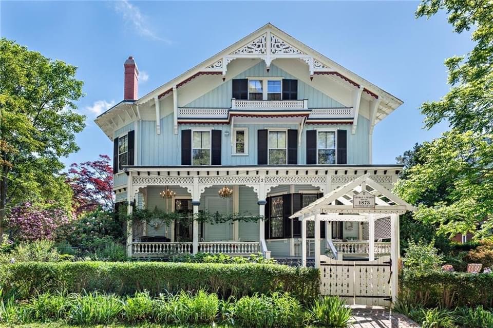 1729010025_377_1873-Victorian-In-Newport-Rhode-Island-8212-Captivating-Houses.jpg
