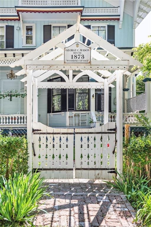 1729010036_897_1873-Victorian-In-Newport-Rhode-Island-8212-Captivating-Houses.jpg