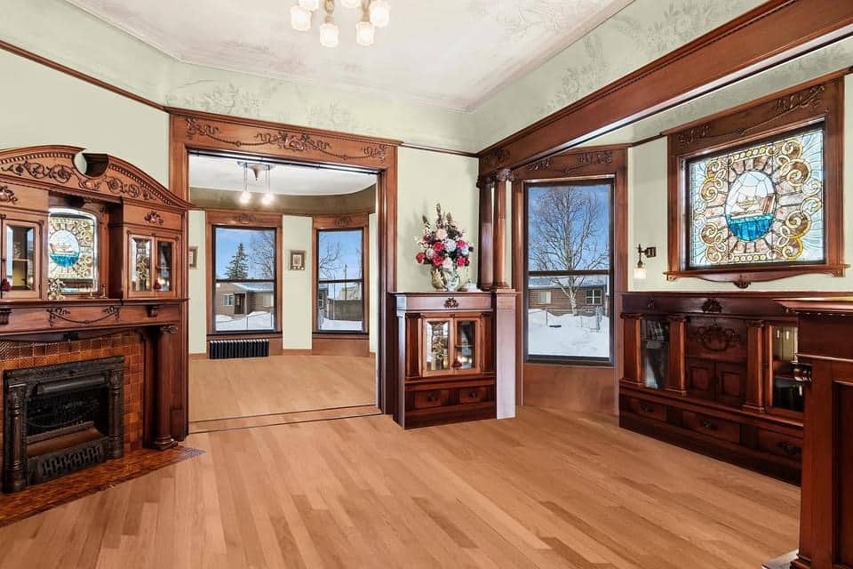 1729097185_649_1894-Victorian-In-Oak-Park-Illinois-8212-Captivating-Houses.jpeg