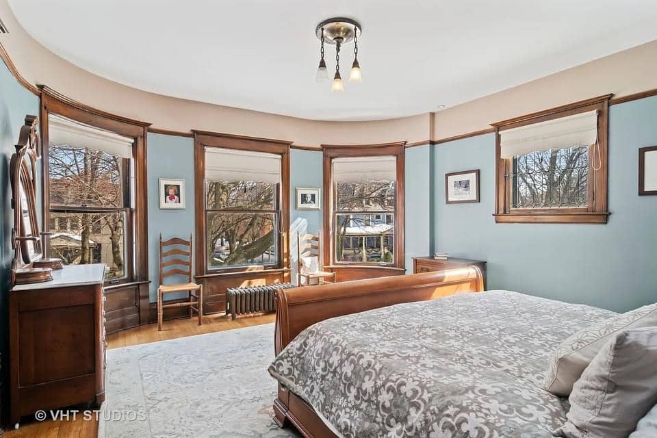 1729097189_272_1894-Victorian-In-Oak-Park-Illinois-8212-Captivating-Houses.jpeg