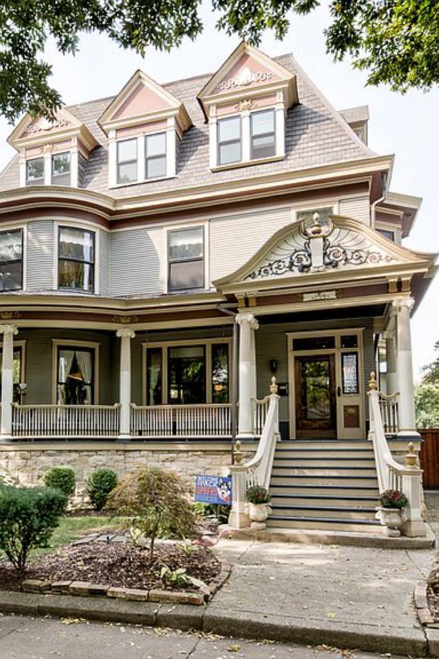 1729097200_773_1894-Victorian-In-Oak-Park-Illinois-8212-Captivating-Houses.jpg