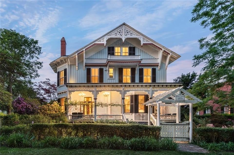 1873-Victorian-In-Newport-Rhode-Island-8212-Captivating-Houses.jpg