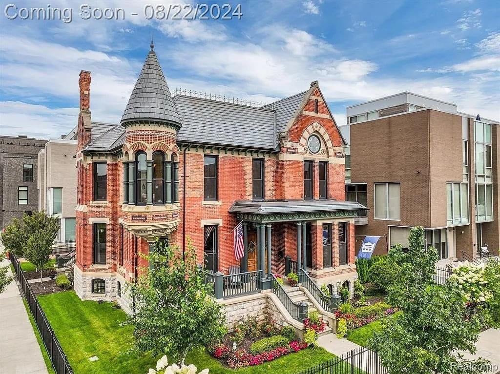 1878-Victorian-For-Sale-In-Detroit-Michigan-8212-Captivating-Houses.jpeg