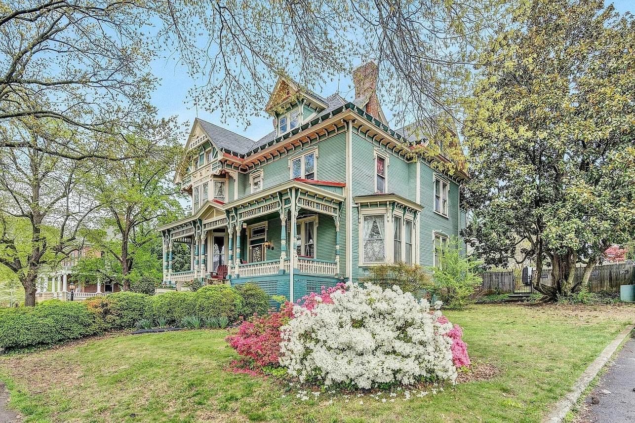 1889-Victorian-In-Salem-Virginia-8212-Captivating-Houses.jpeg