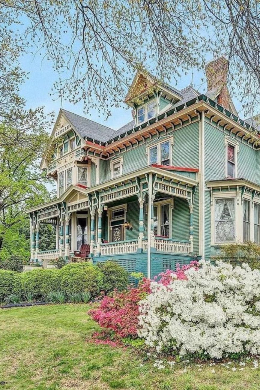 1889-Victorian-In-Salem-Virginia-8212-Captivating-Houses.jpg