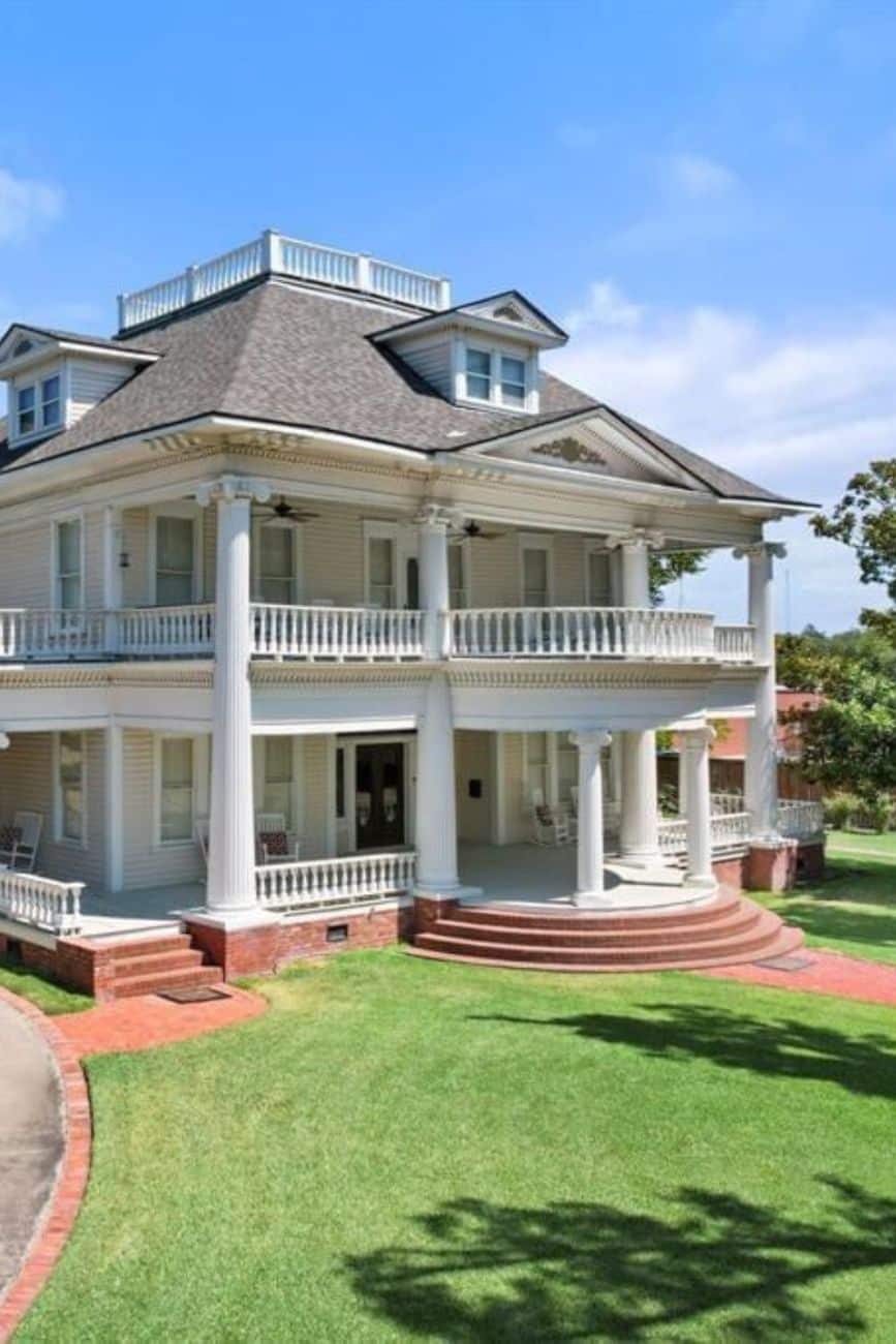 1890-Halbert-House-For-Sale-In-Corsicana-Texas-8212-Captivating.jpg