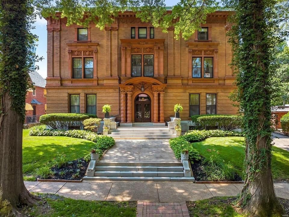 1896-Mansion-In-Saint-Louis-Missouri-8212-Captivating-Houses.jpeg