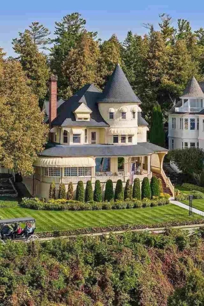 1900-Victorian-In-Mackinac-Island-Michigan-8212-Captivating-Houses.jpg