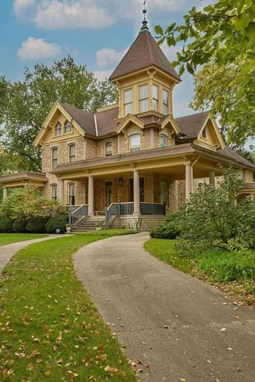 1901-Victorian-In-Burlington-Wisconsin-8212-Captivating-Houses.jpg
