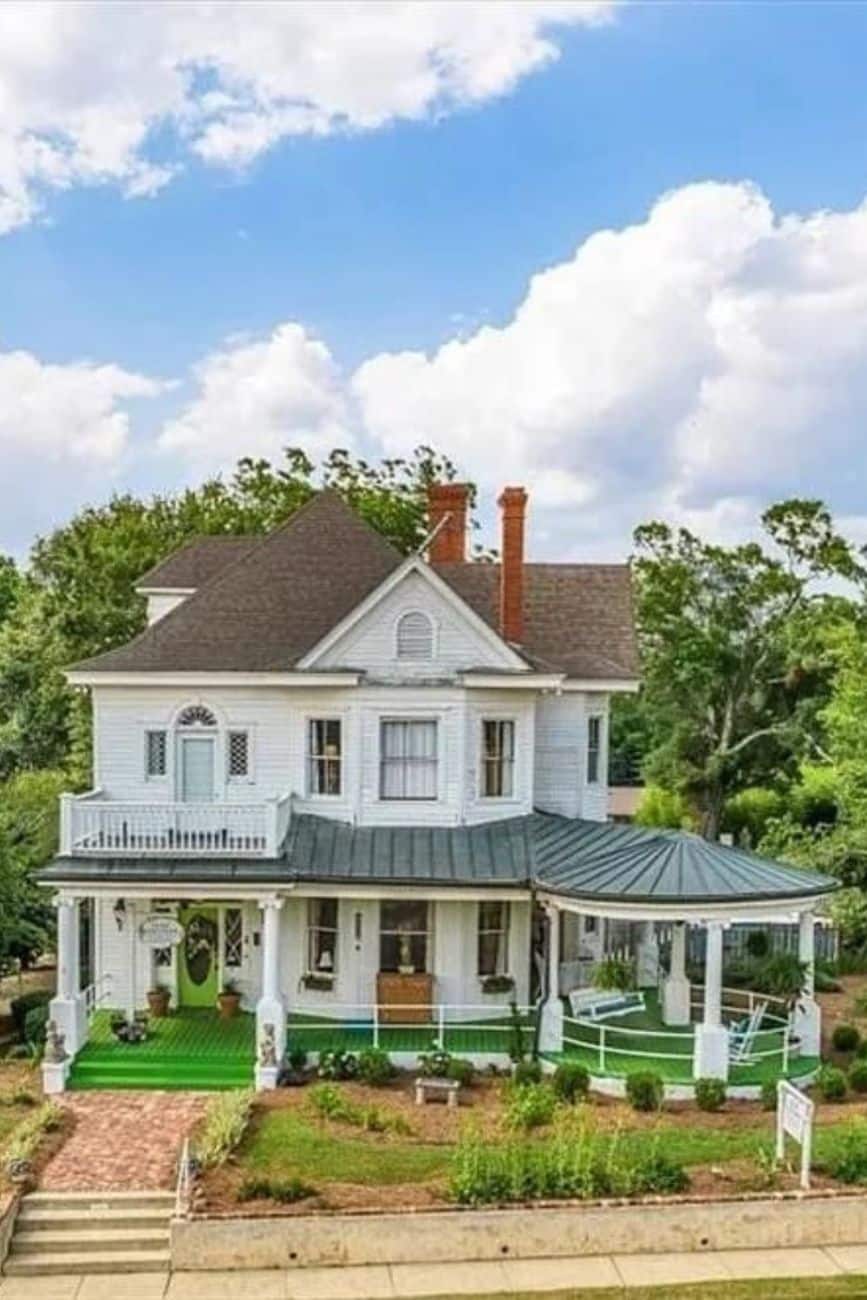 1910-Historic-House-For-Sale-In-Lyons-Georgia-8212-Captivating.jpg