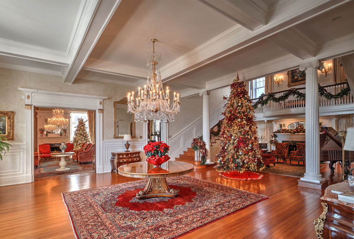 6.-Christmas-Main-Room-copy.jpg