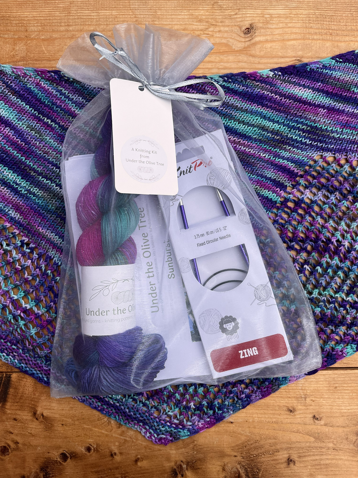 Shawl_knitting_Kit_with_hand_dyed_yarn