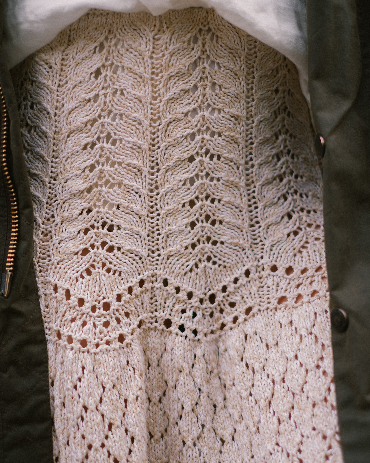 seashore-skirt-closeup-lace-knit-panel-texture-kutovakika