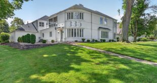 335 Riverside Dr, Rossford, OH 43460
