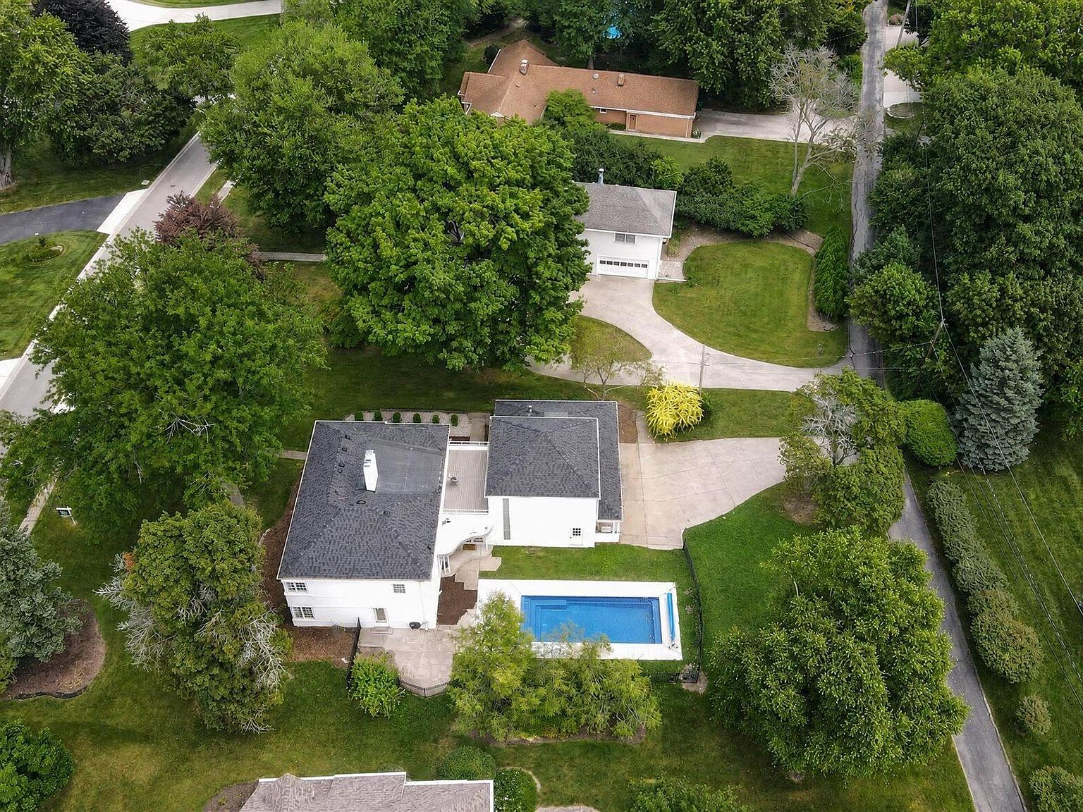 335 Riverside Dr, Rossford, OH 43460