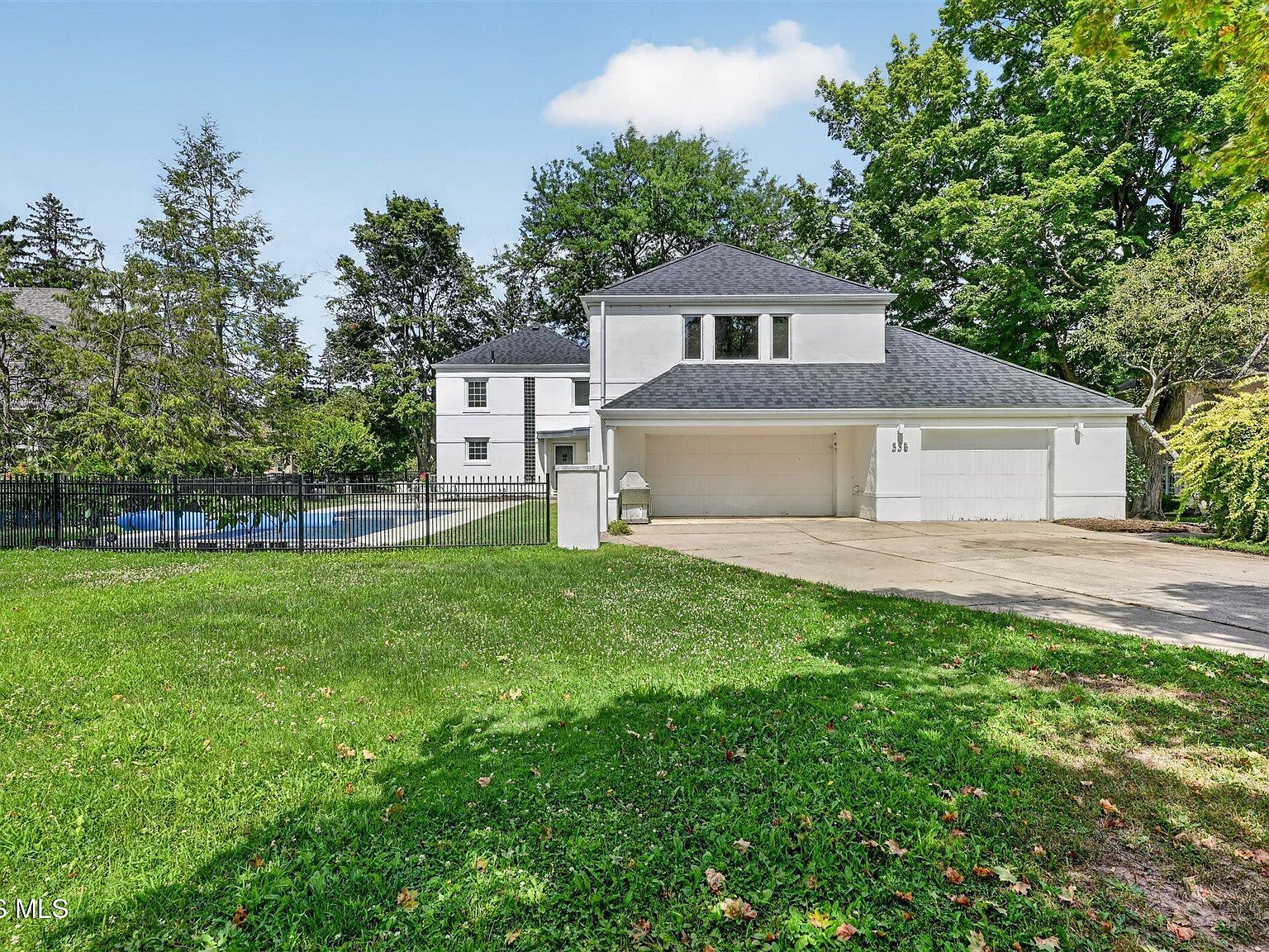 335 Riverside Dr, Rossford, OH 43460
