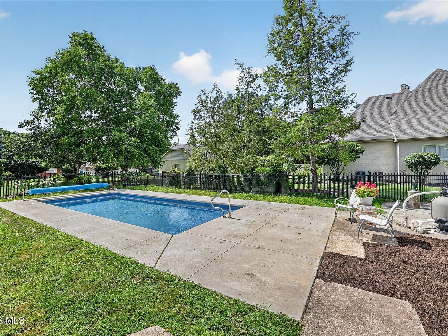 335 Riverside Dr, Rossford, OH 43460