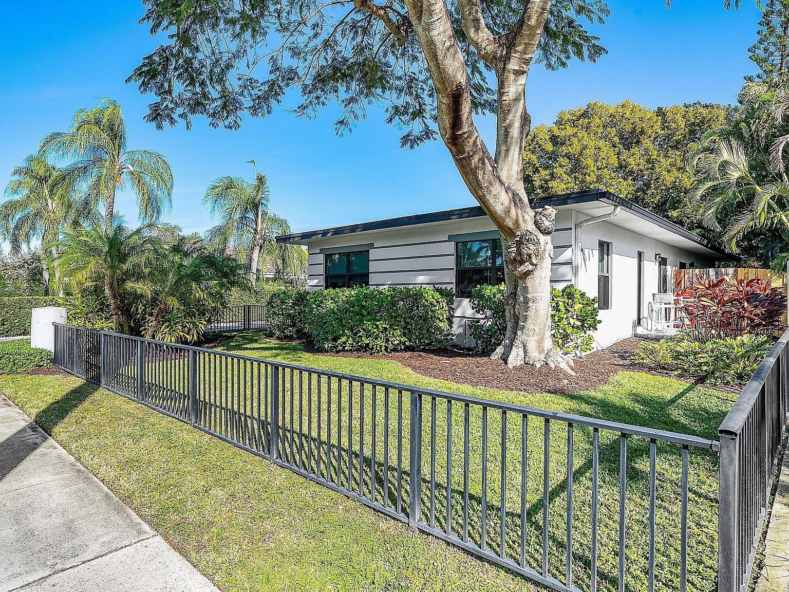 215 N Swinton Avenue, Delray Beach, FL 33444