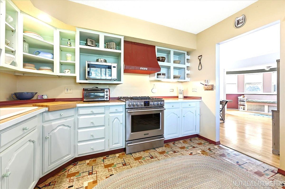 3728 Cuyler Ave, Berwyn, IL 60402