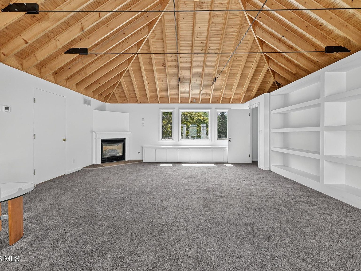 335 Riverside Dr, Rossford, OH 43460