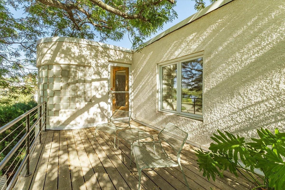 1800 E Shore Dr, Maplewood, MN 55109